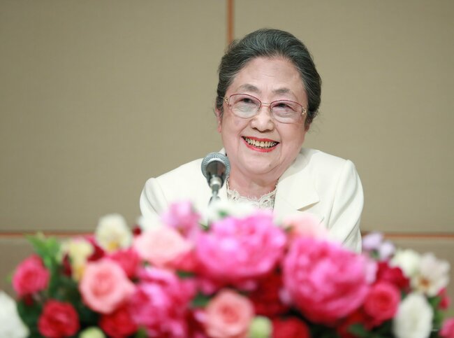 佐藤愛子　サイン本　初版　『女の学校』『男の学校』美品　希少　直木賞作家 値下げ[デビュー作！サイン！初版]愛子 異色長編小説 佐藤愛子