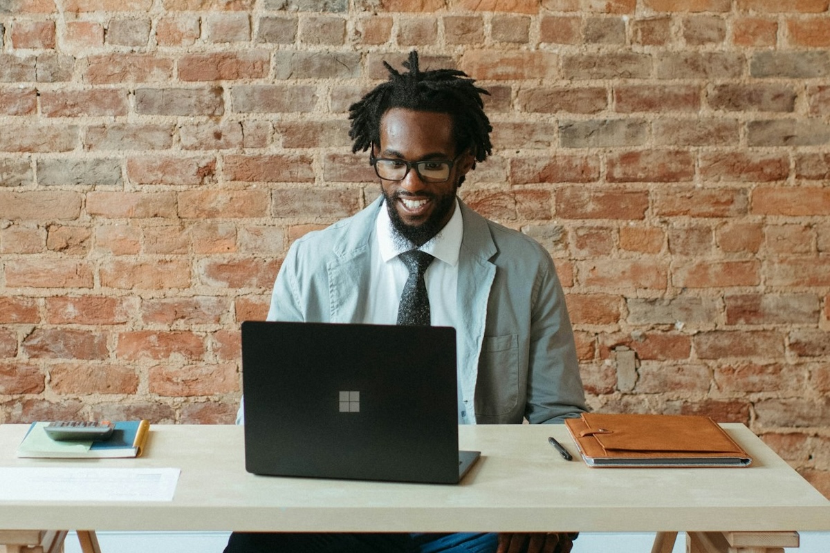 AIを使えば不採用」アマゾンやゴールドマン・サックスが始めた人材獲得のための新ルール | スマートニュース